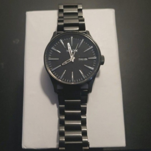 Nixon Sentry SS Wristwatch - Picture 4 of 4